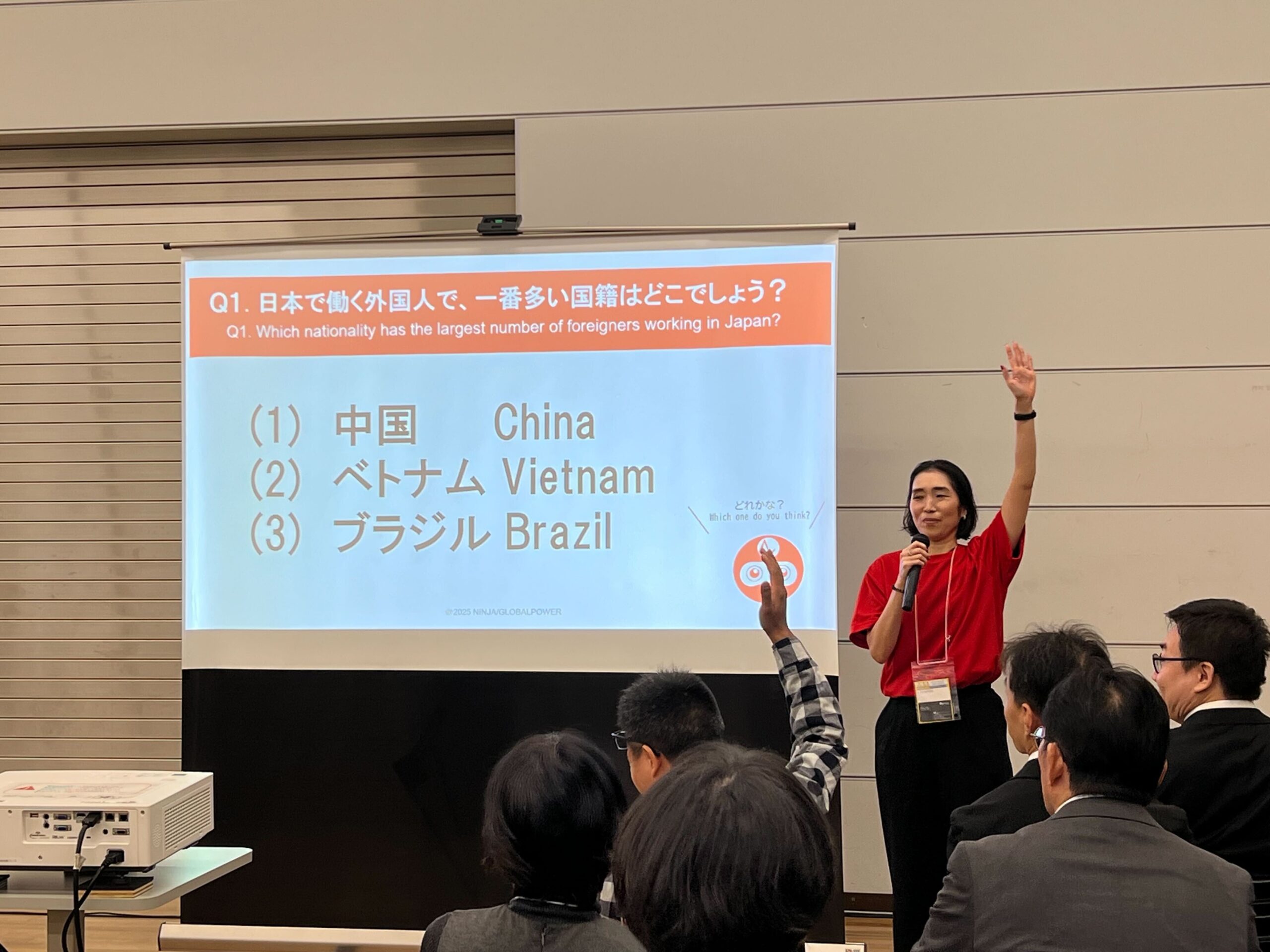 11/8 インターナショナルジョブフェアで取締役の利重が登壇しました